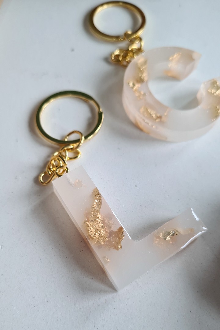 Resin Leef - Alphabet keychain KC0002.3 Alphabet all letters keychain white gold