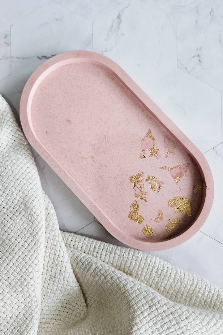 Resin Leef - Jesmonite Jewelry tray TR0007 Oval jewerly dish made with soft pink Jesmonite with gold flakes